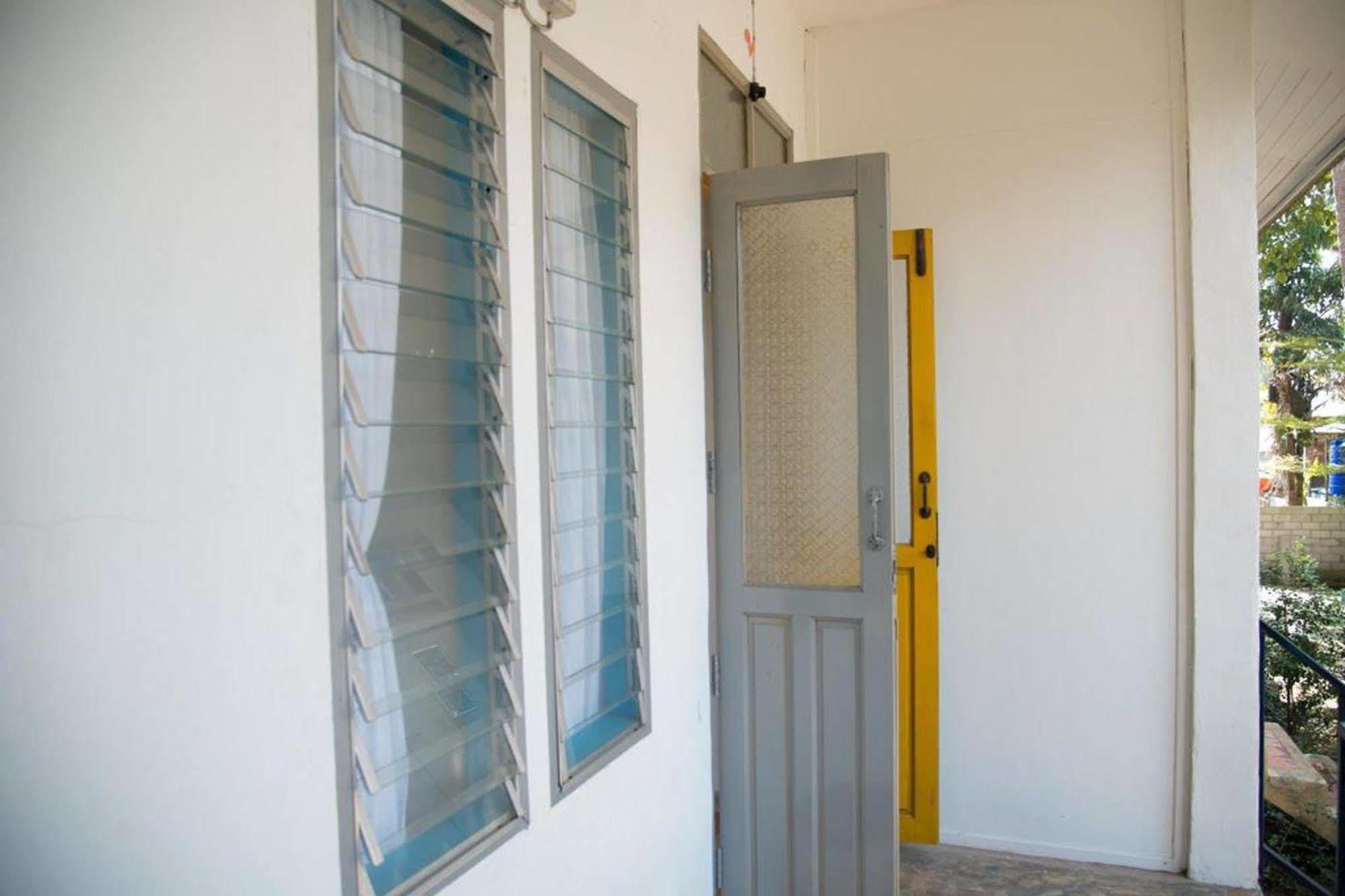 Sleepyowl Hostel Ban Bang Bao  외부 사진