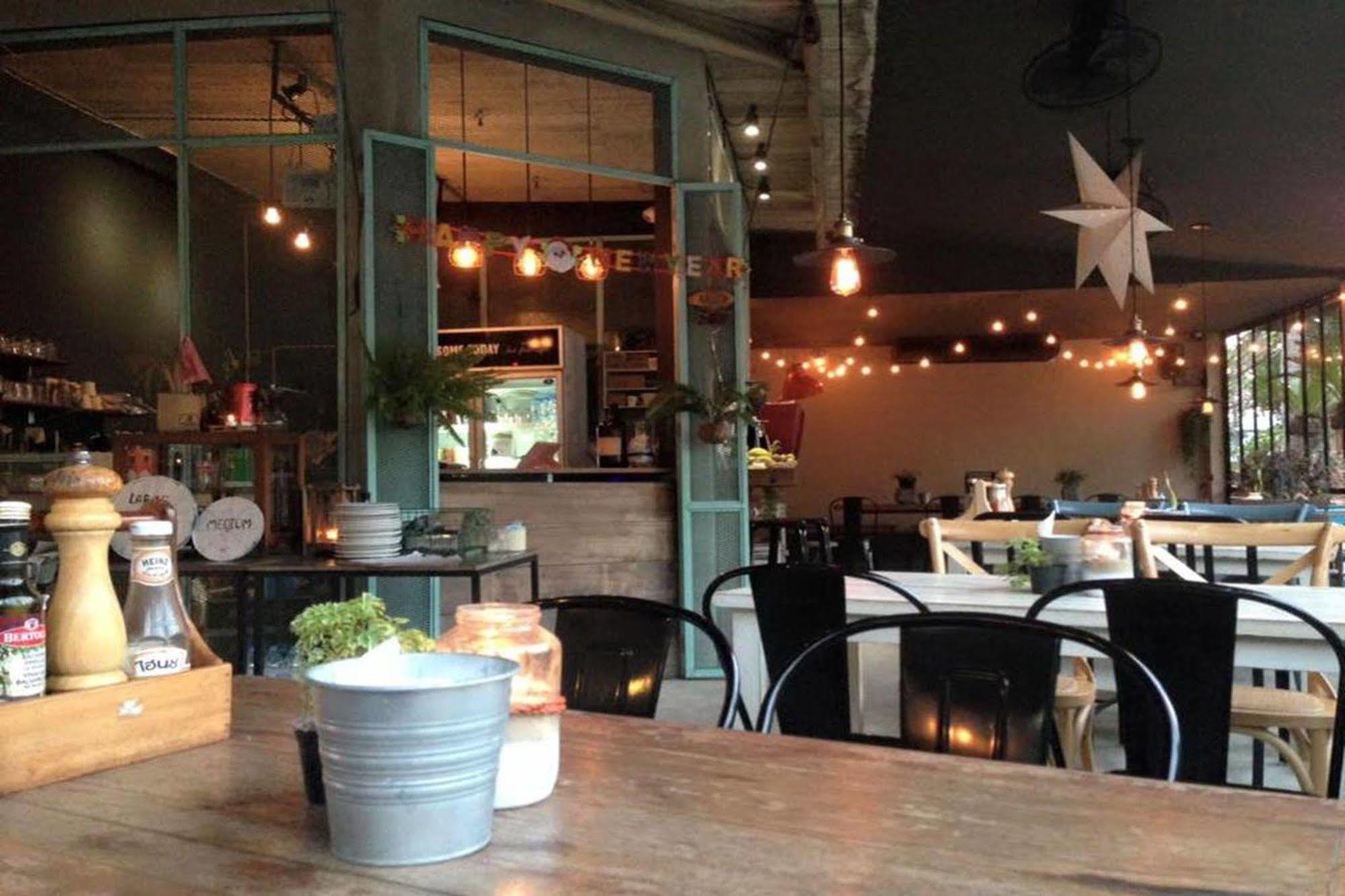 Sleepyowl Hostel Ban Bang Bao  외부 사진